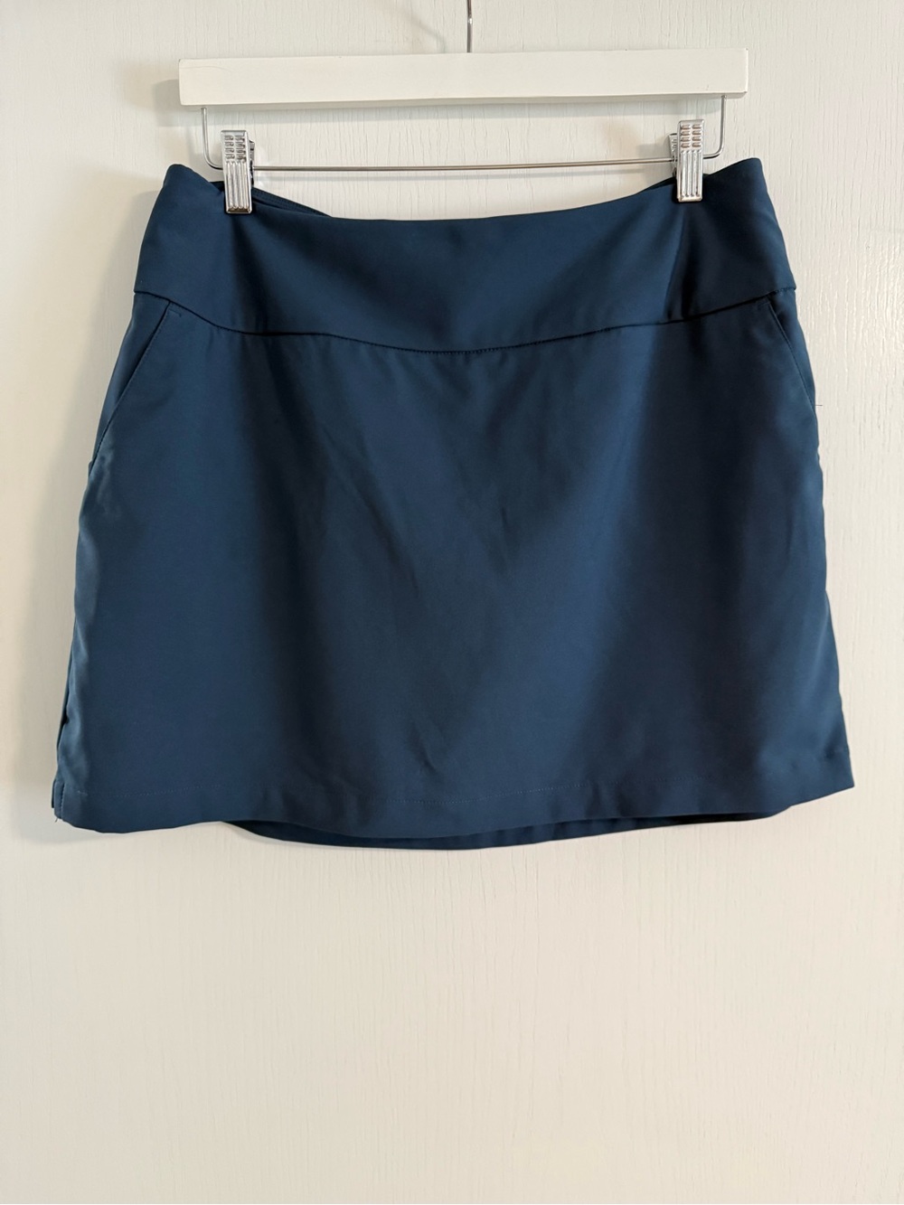 Adidas medium blue women’s sport skort size Large.